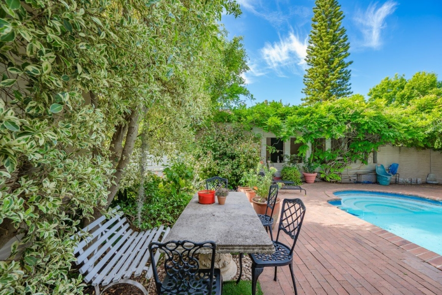 6 Bedroom Property for Sale in Golden Acre Western Cape